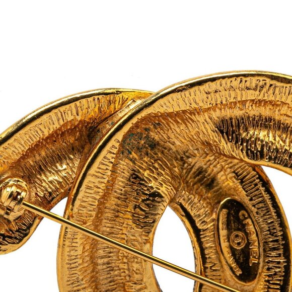 CHANEL Gold Logo Brooch - Picture 3 of 5